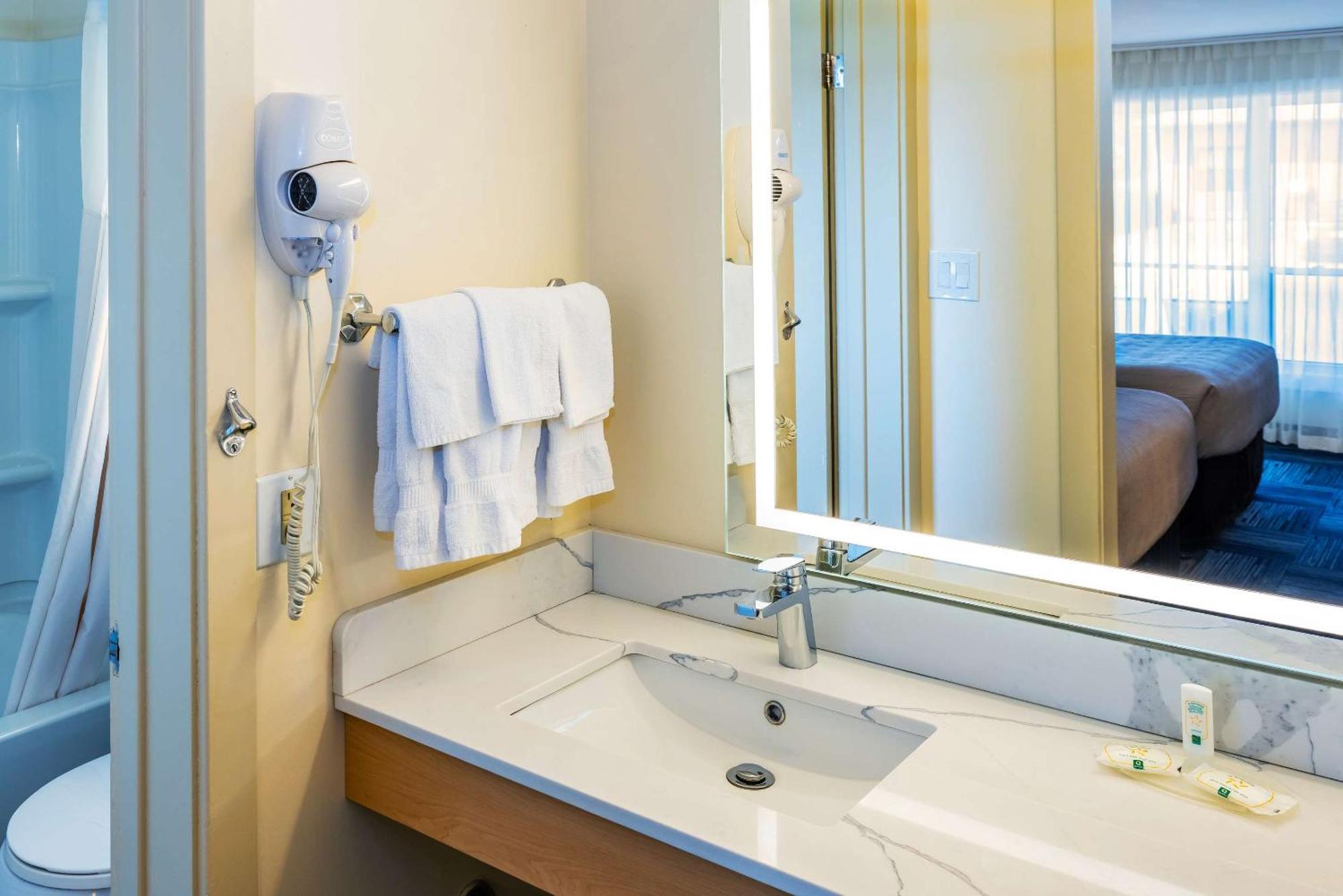 Quality Inn & Suites Garden Of The Gulf Summerside Eksteriør billede