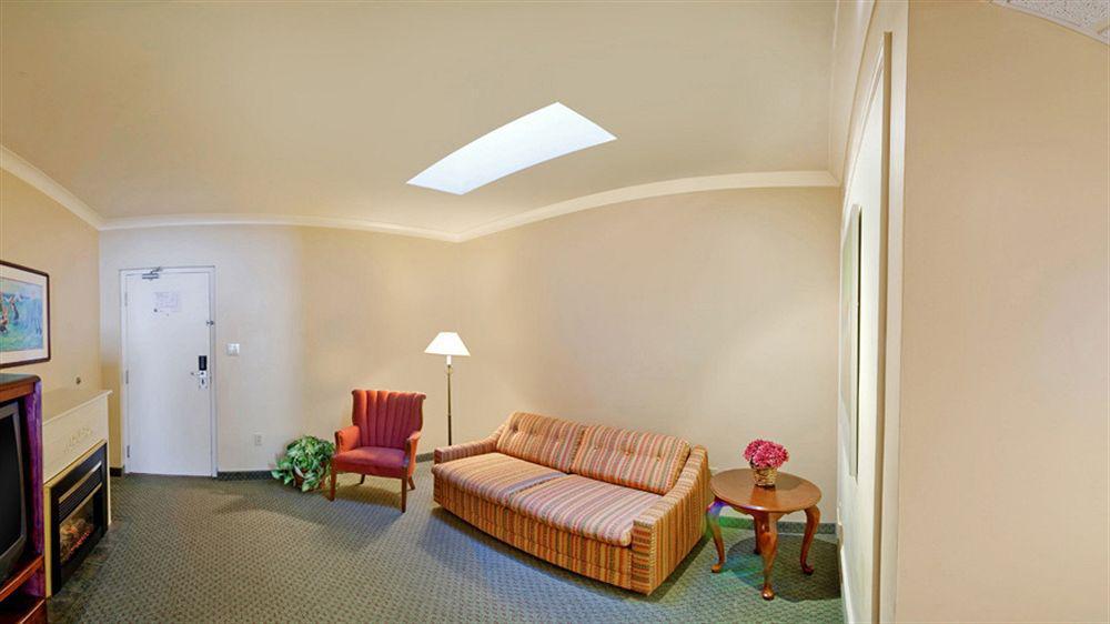 Quality Inn & Suites Garden Of The Gulf Summerside Eksteriør billede
